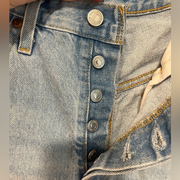 Levi's Women's Premium 501 Original Shorts - Picture 12 of 15